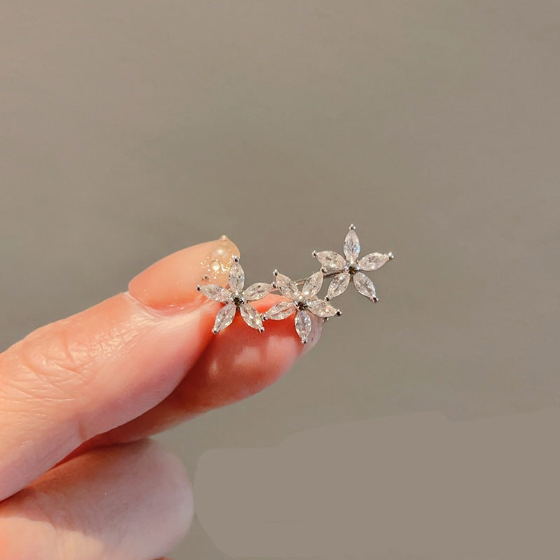 Siopsrl | Flower brooch made of radiant gemstones Siopsrl