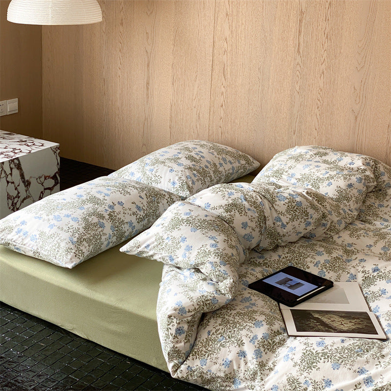 Bedding set made of cotton with delicate botanical print