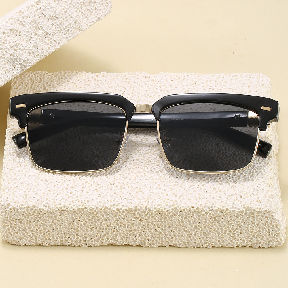 Siopsrl | Fashion sunglasses with square frame and stylish design Siopsrl