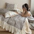 Romantic bed linen set with lace ruffle and linen look