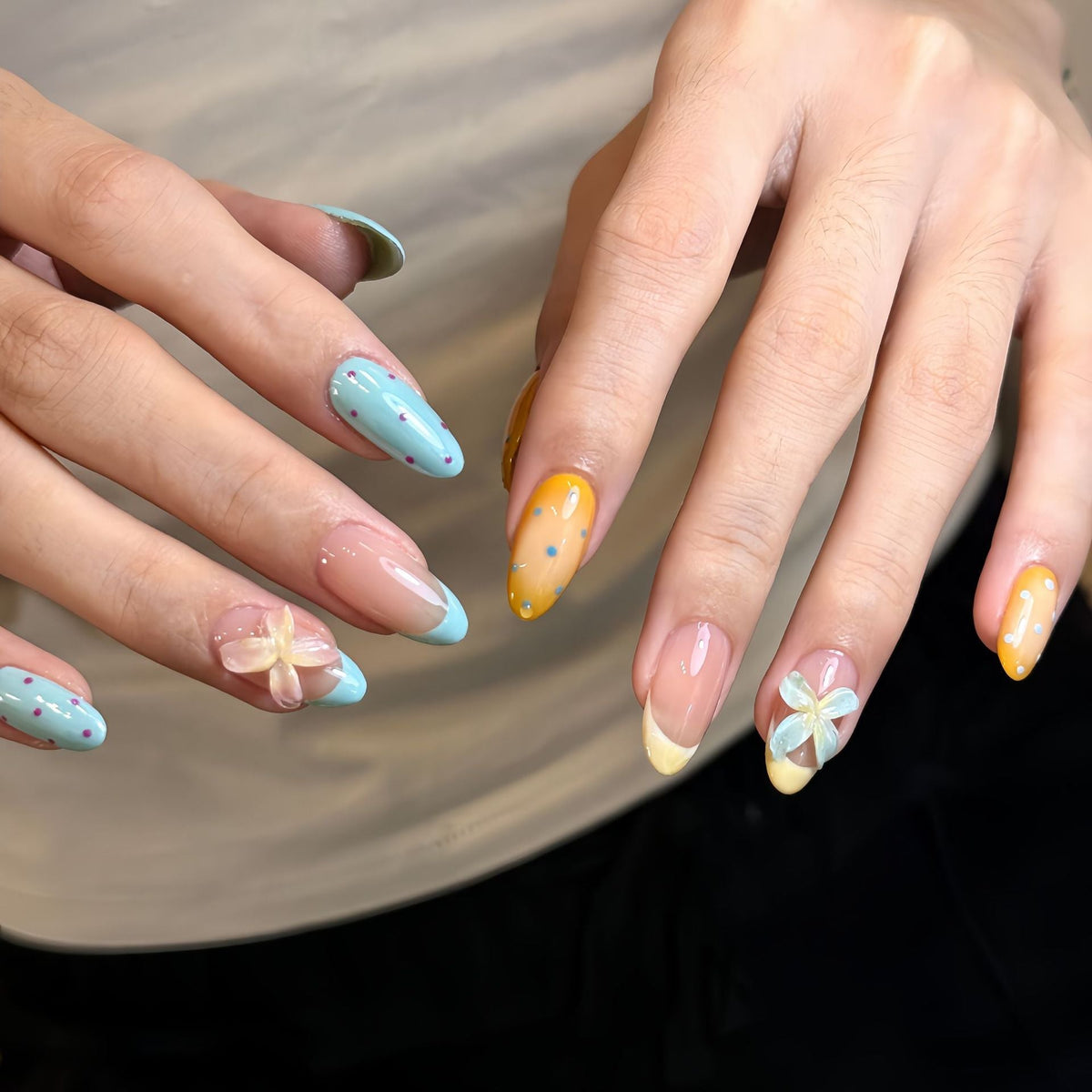 Siopsrl | Artificial Hand Nail Art with Floral Accents Siopsrl