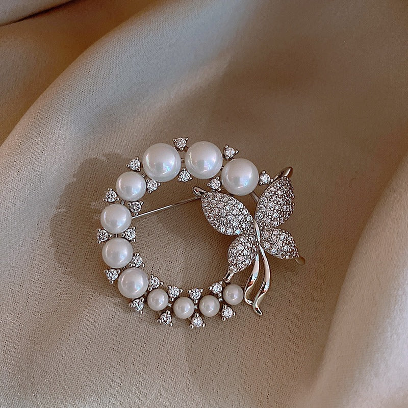 Siopsrl | Exquisite pearls and rhinestone brooch Siopsrl