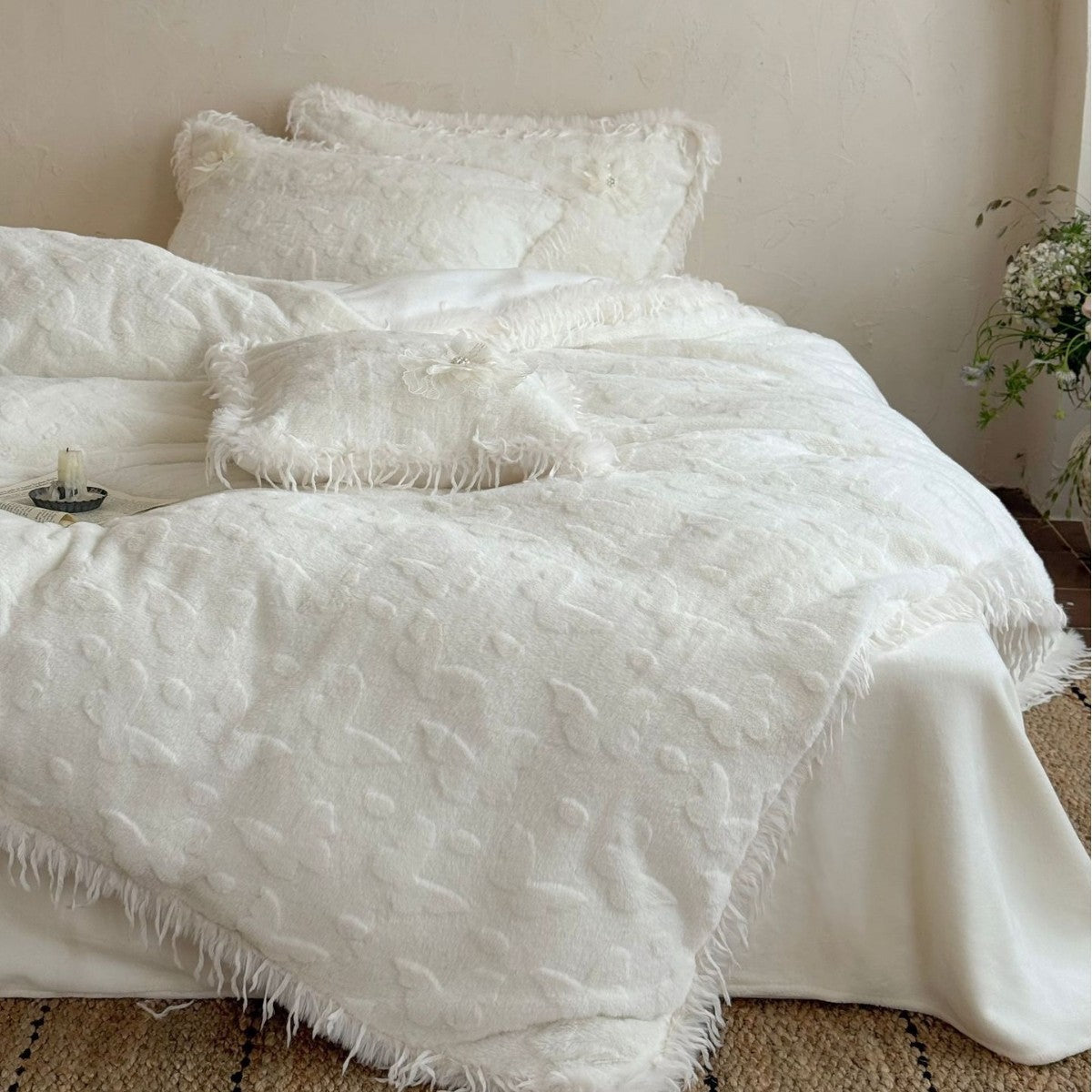 Cozy plush bedding set with fringes and textured relief Bowlift