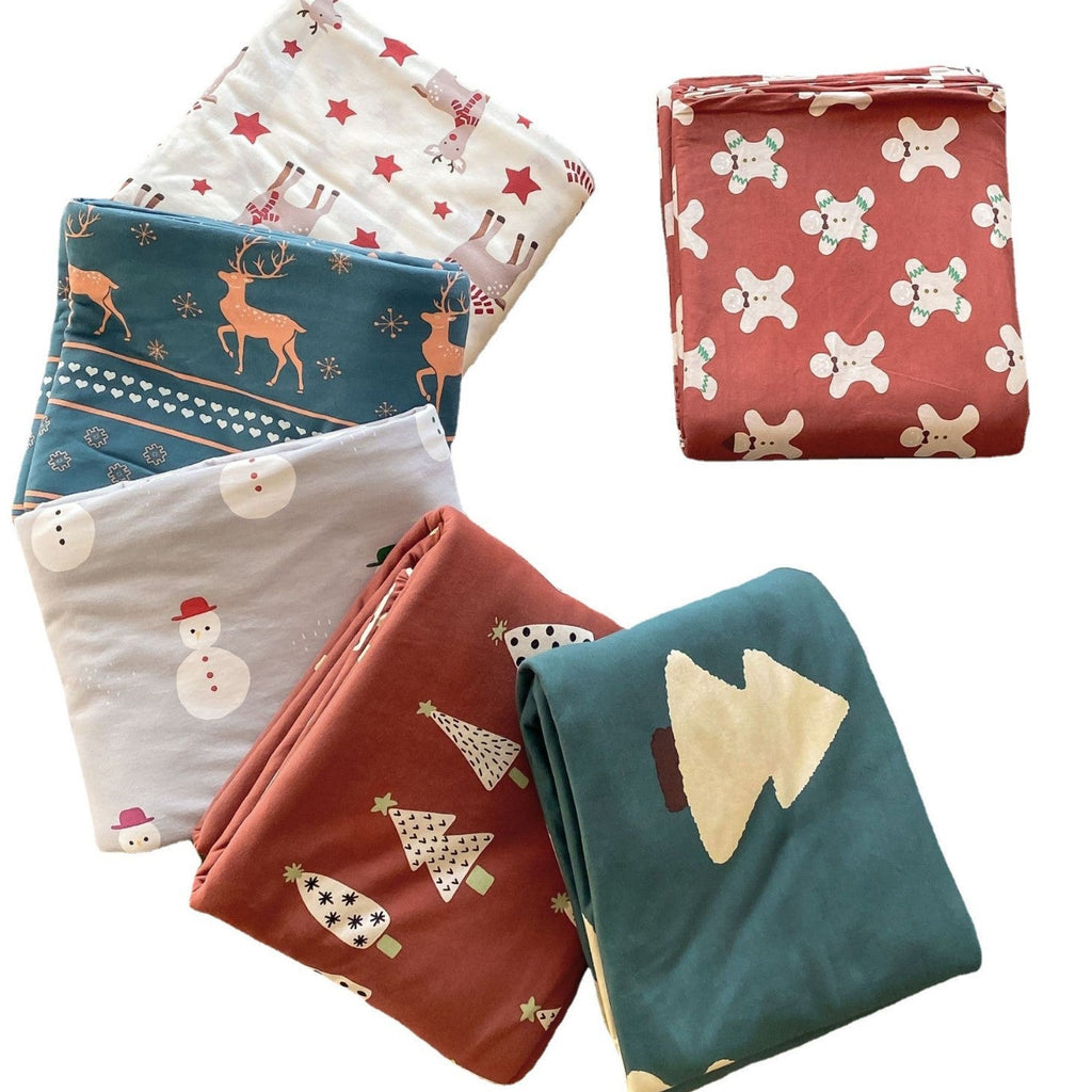 Children's bedding set with soft percale and cute Christmas sheep all-over print