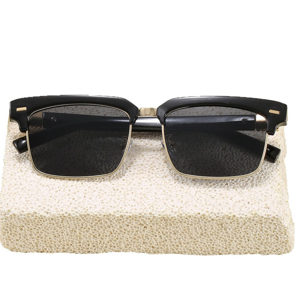 Siopsrl | Fashion sunglasses with square frame and stylish design Siopsrl