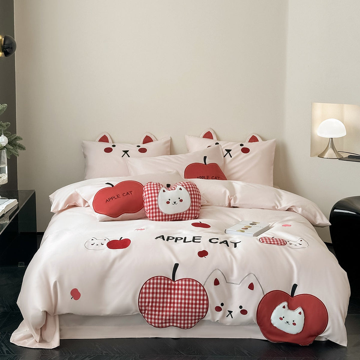 Children's bedding set with apple cat appliqués and quilted decorative pillowcase Bowlift