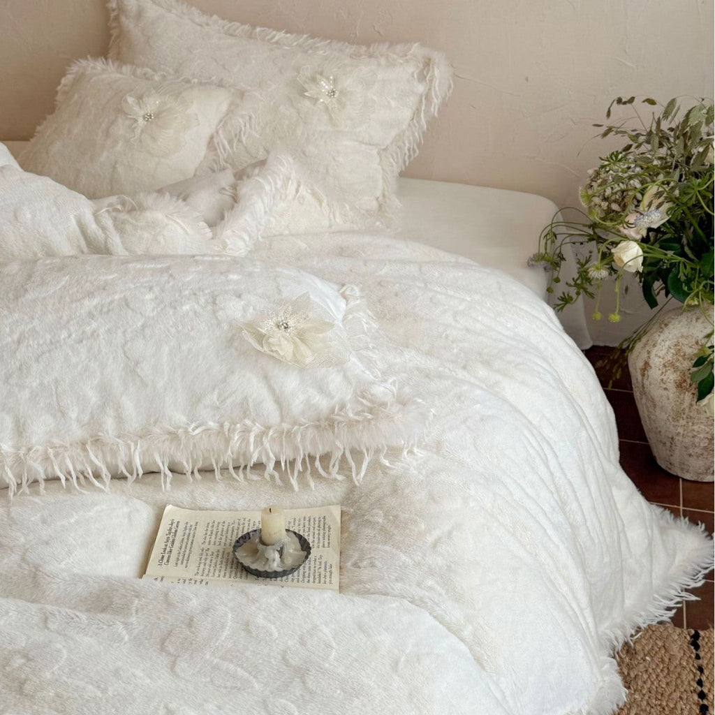 Cozy plush bedding set with fringes and textured relief Bowlift