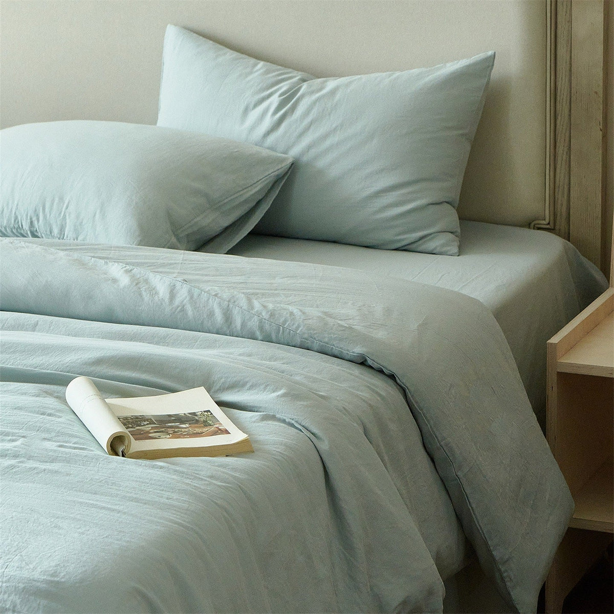 Breathable bedding set made of organic cotton with stonewash look