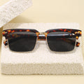 Siopsrl | Fashion sunglasses with square frame and stylish design Siopsrl