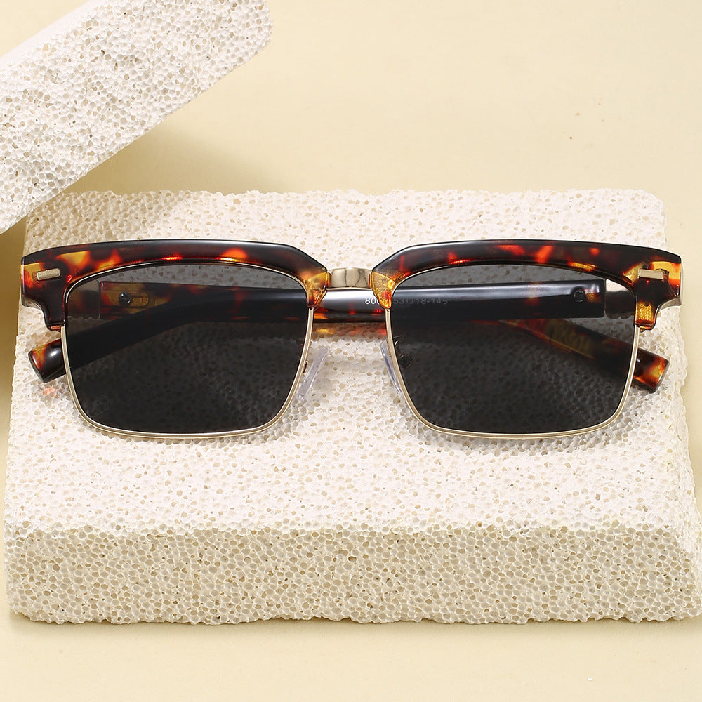 Siopsrl | Fashion sunglasses with square frame and stylish design Siopsrl