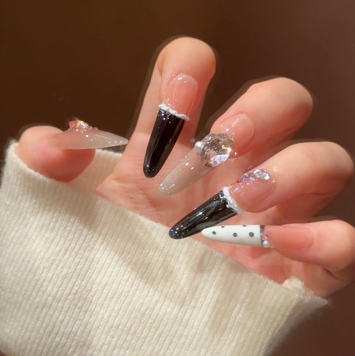 Siopsrl | Decorative Press-On Nails with Gem Accents Siopsrl