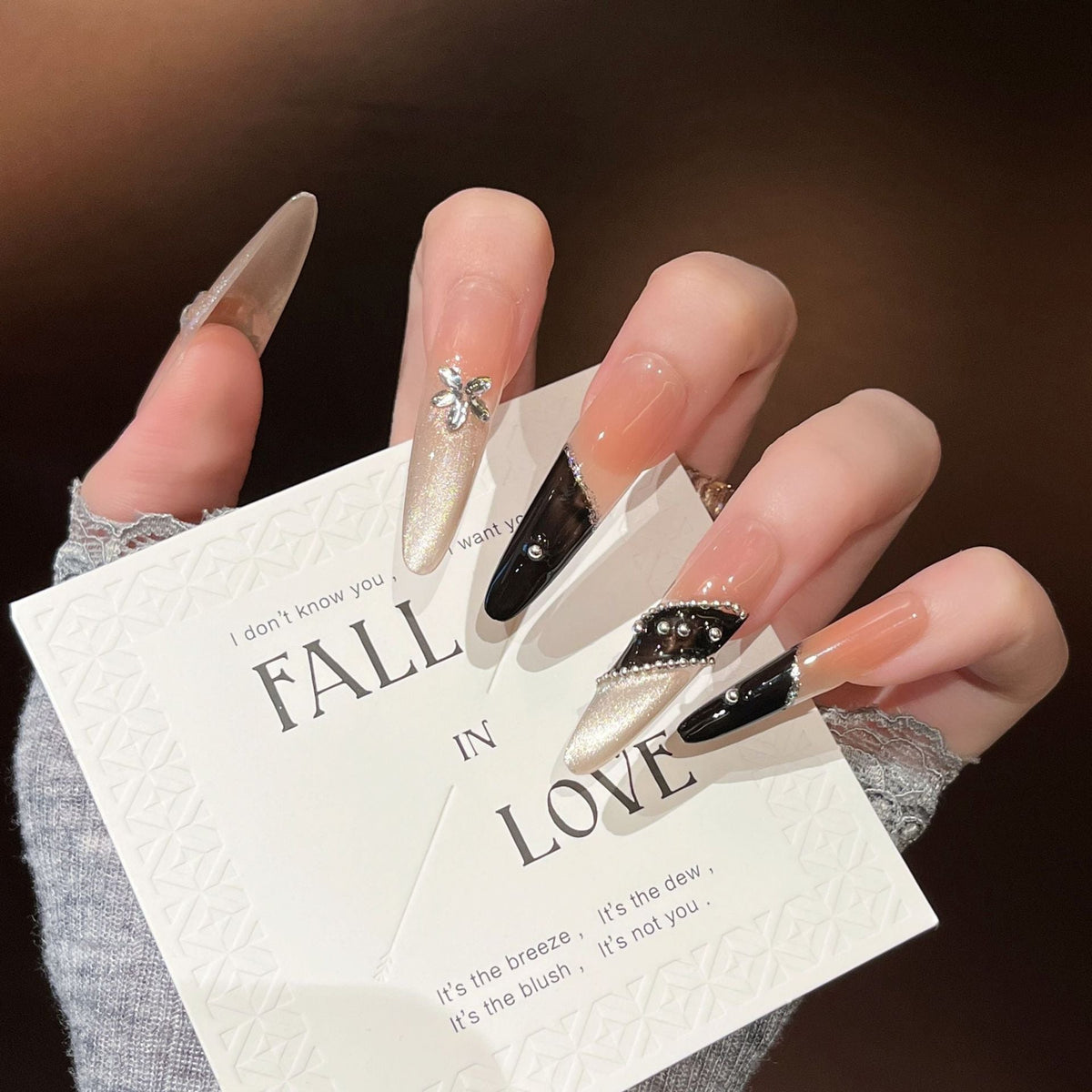 Siopsrl | Decorative Press-On Nails with Gem Accents Siopsrl