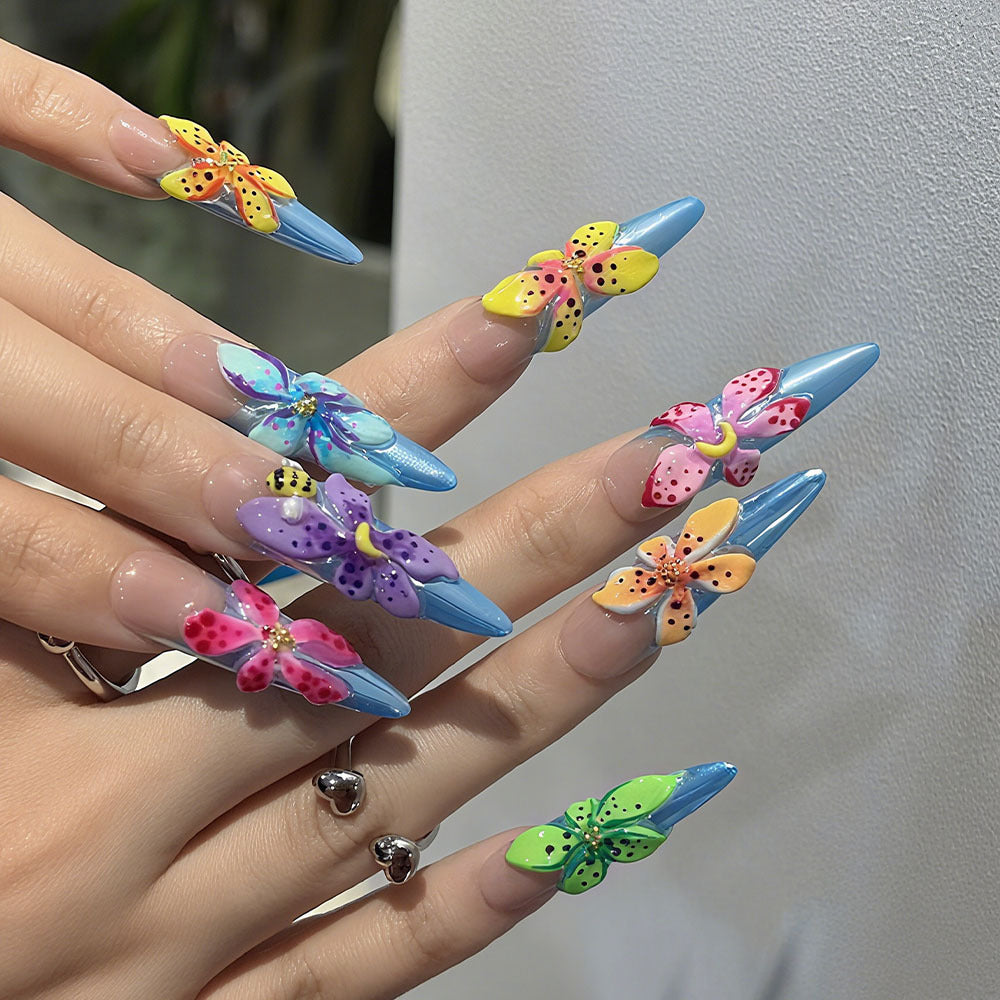 Siopsrl | Spring-like nail art with flower appliqués Siopsrl