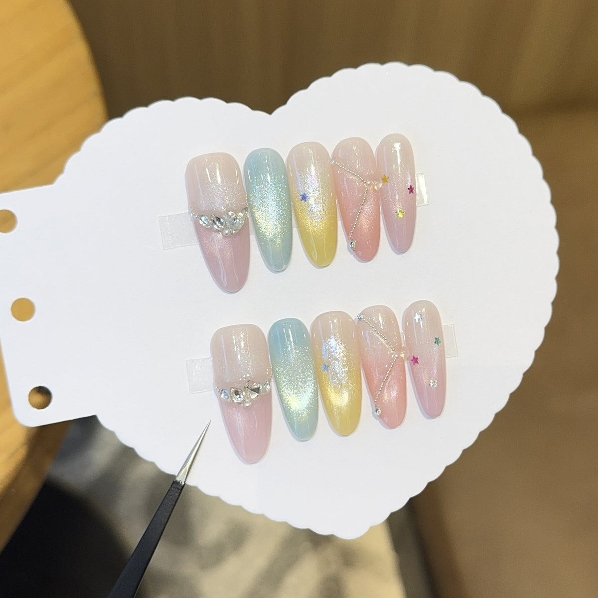 Siopsrl | Artificial nails with shimmering effects and sparkling rhinestone details Siopsrl