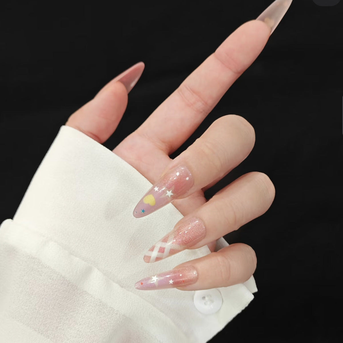 Siopsrl | Playful art nails with shimmering designs and 3D applications Siopsrl
