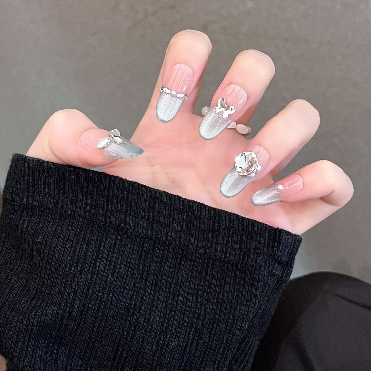 Siopsrl | Decorative Press-On Nails with Gem Accents Siopsrl