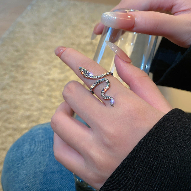 Siopsrl | Elegant snake ring with sparkling zirconia stones Siopsrl