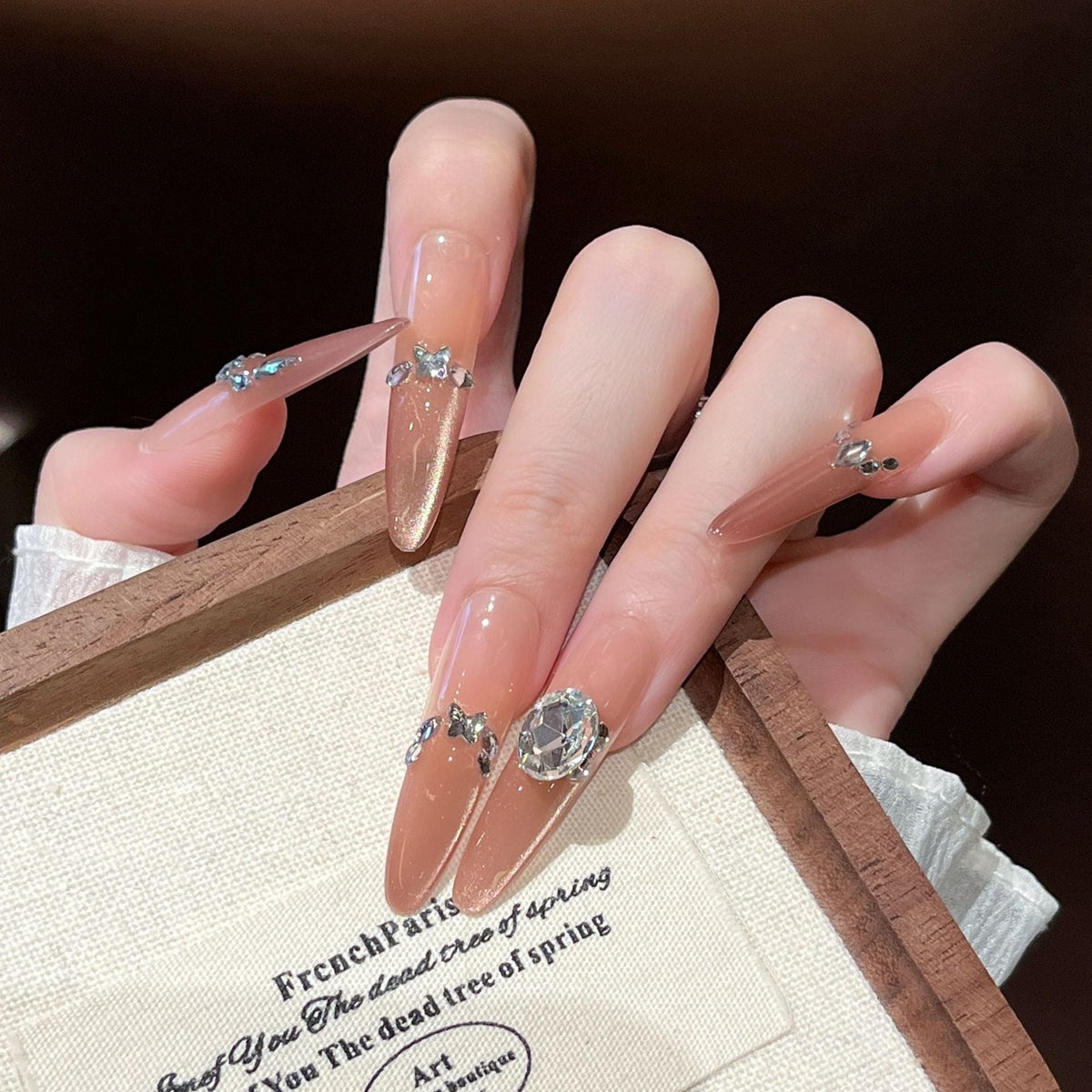 Siopsrl | Decorative Press-On Nails with Gem Accents Siopsrl