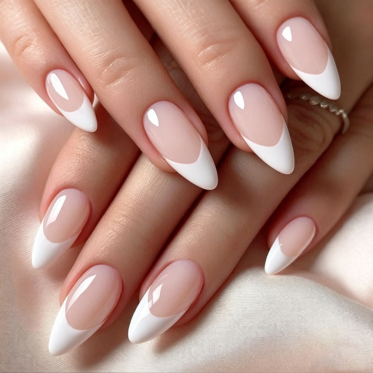Siopsrl | Stylish artificial nails with elegant tips Siopsrl