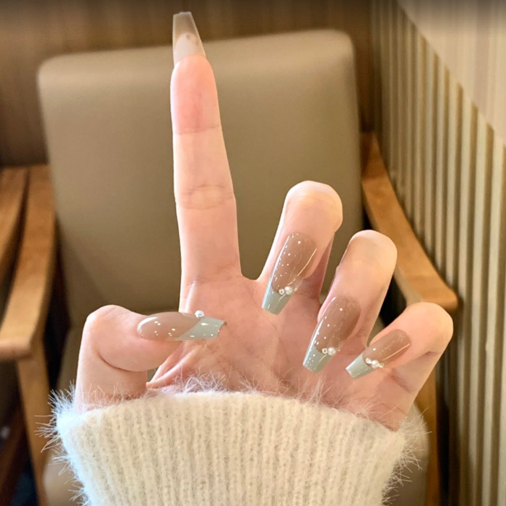Siopsrl | Playful art nails with shimmering designs and 3D applications Siopsrl