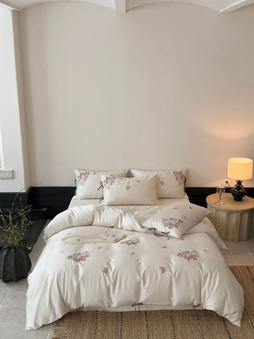 Fine satin bedding set with floral embroidery, tie ribbons and fine quilted texture Bowlift