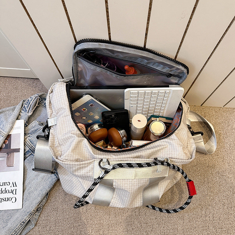 Siopsrl | Stylish sports bag with adjustable shoulder strap Siopsrl