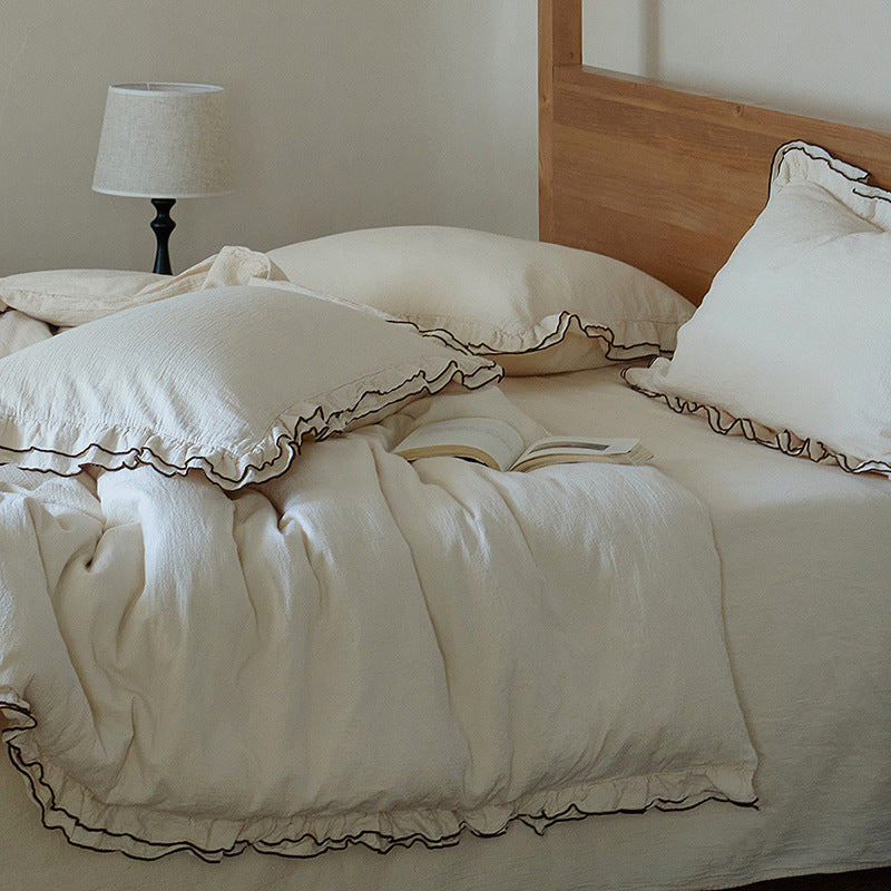 Breathable bedding set made of washed linen-cotton mix with edge ruffle
