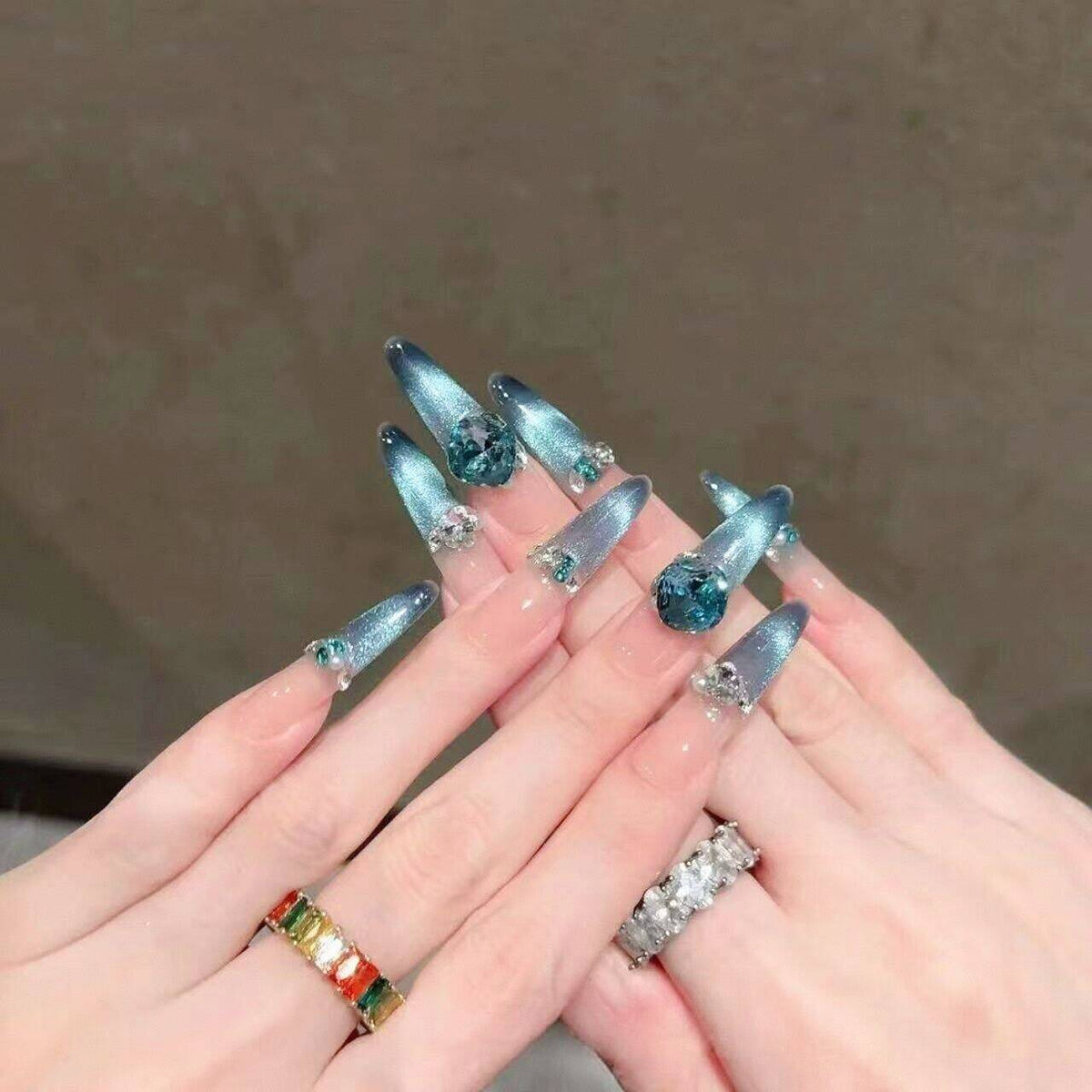 Siopsrl | Decorative Press-On Nails with Gem Accents Siopsrl