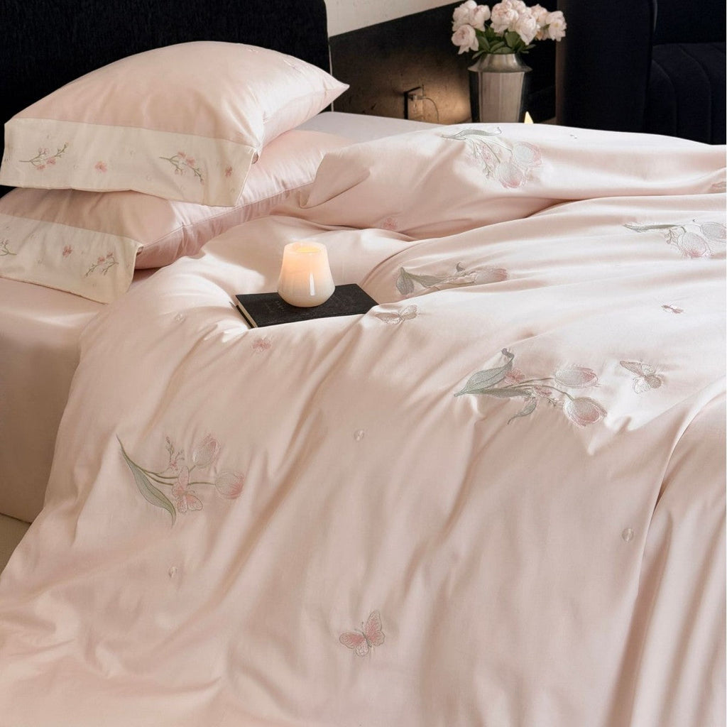 Luxurious satin bed linen set with fine floral embroidery Bowlift