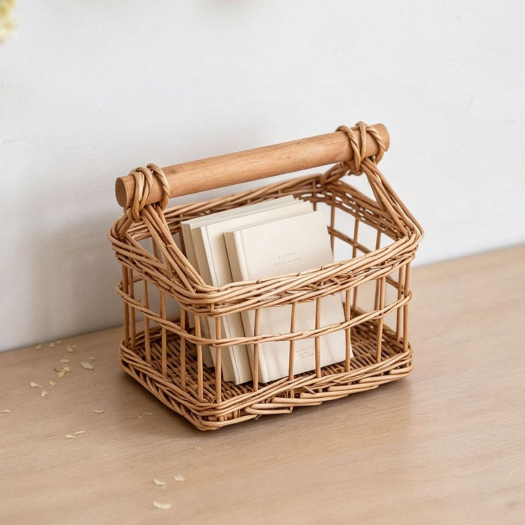 Handcrafted storage basket with wooden handle Siopsrl