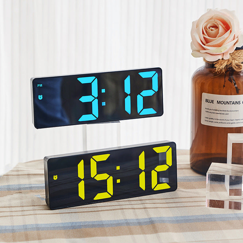Siopsrl | Digital LED clock with large display and colorful digits Siopsrl