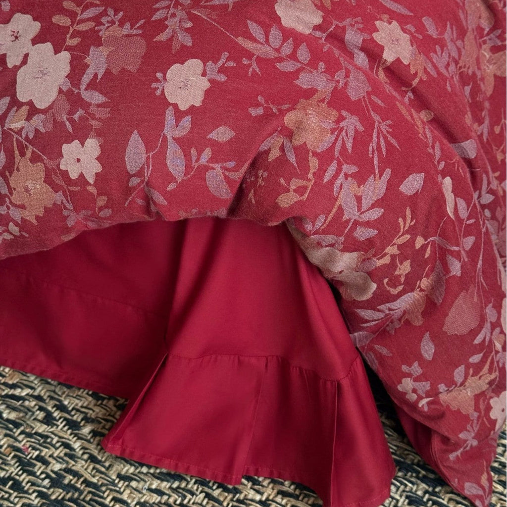 Premium bedding set made of cotton satin with floral jacquard and elegant linen edge Bowlift