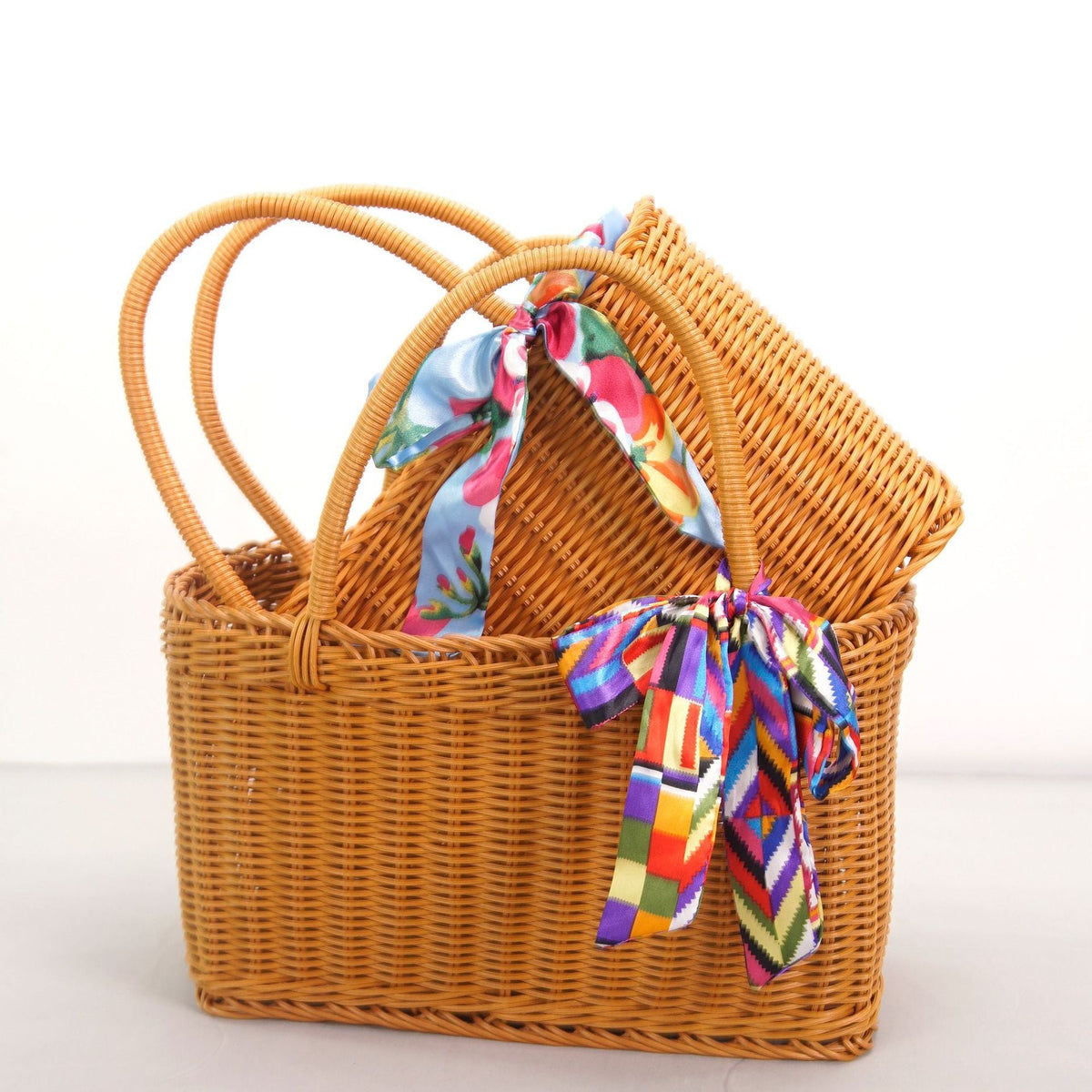 Handcrafted Willow Basket Siopsrl