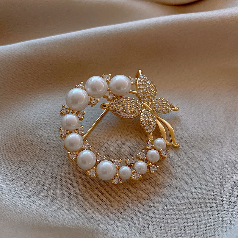 Siopsrl | Exquisite pearls and rhinestone brooch Siopsrl