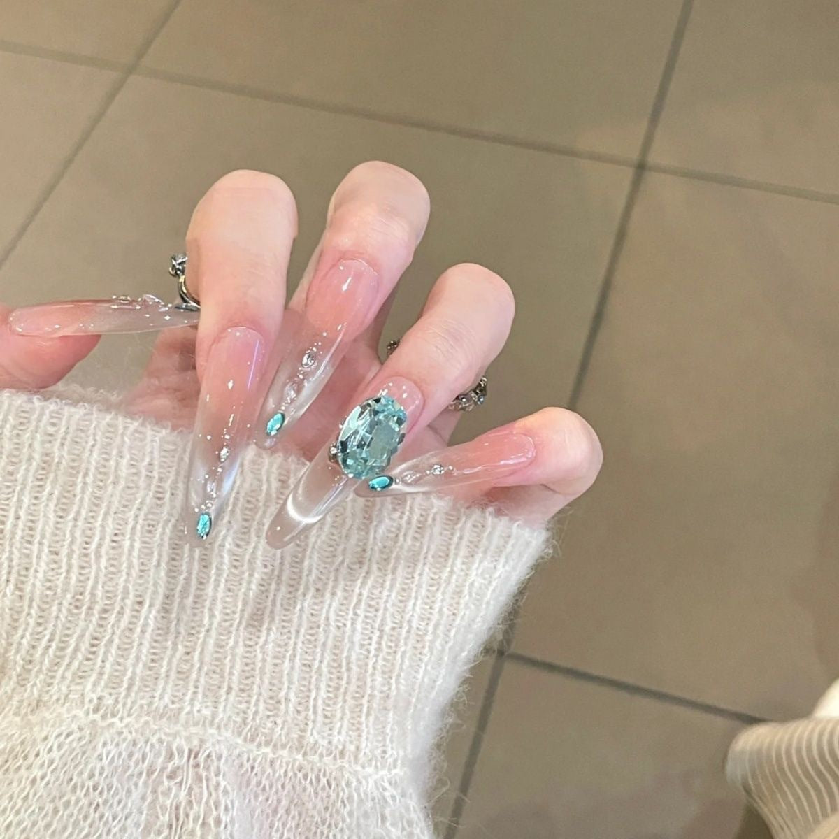 Siopsrl | Decorative Press-On Nails with Gem Accents Siopsrl