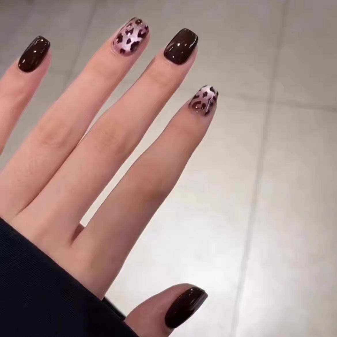Siopsrl | Artistic Press-On Nail Set with Leopard Print and Glossy Finish Siopsrl
