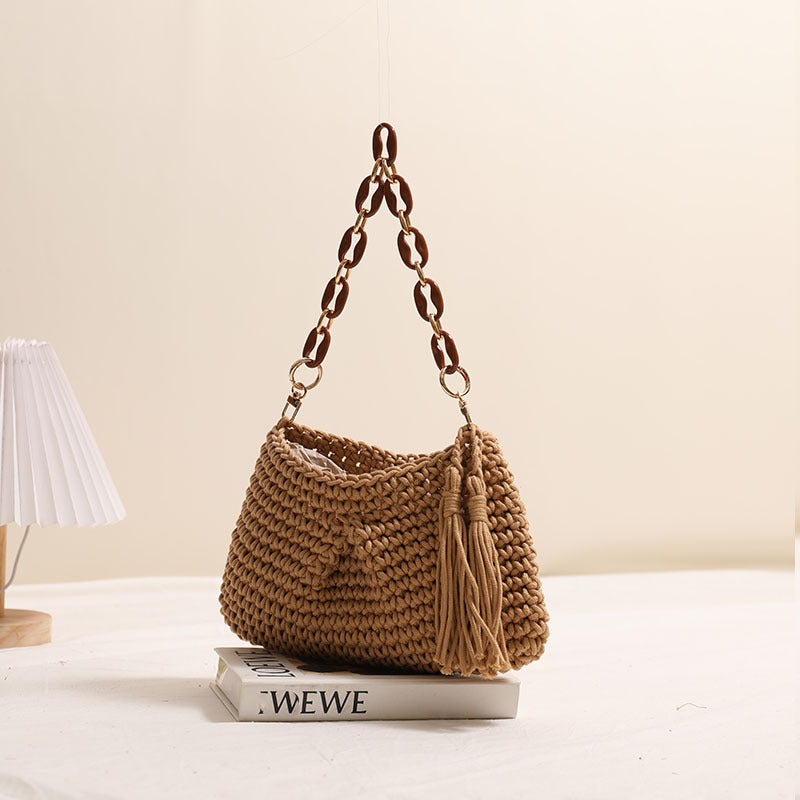 Siopsrl | Handcrafted macrame bag with fashionable fringes Siopsrl