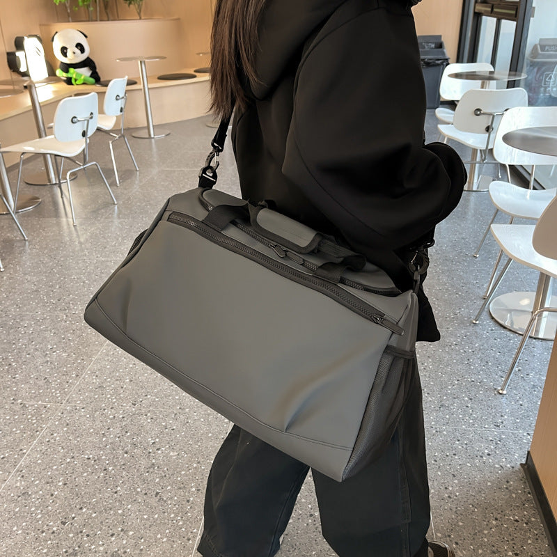 Siopsrl | Sporty travel bag with reinforced carrying handles and multiple compartments Siopsrl