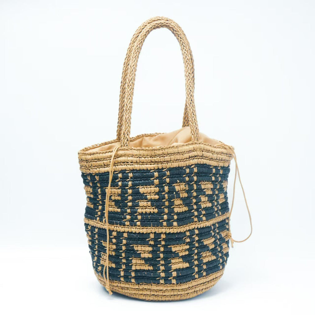 Handwoven basket bag with geometric pattern Siopsrl