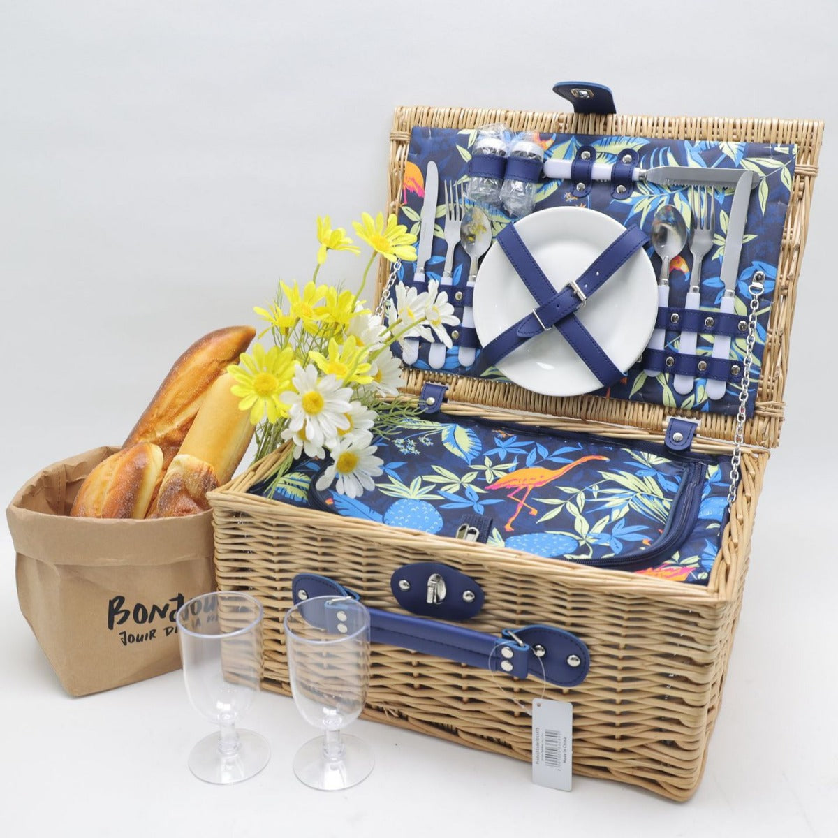 Ladies picnic basket with extensive equipment options and stylish interior lining Siopsrl