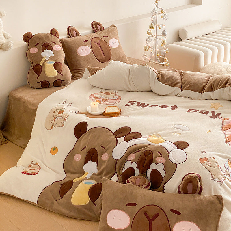 Fluffy bedding set with quilted cozy surface, 3D teddy applications and warming microfiber filling Bowlift