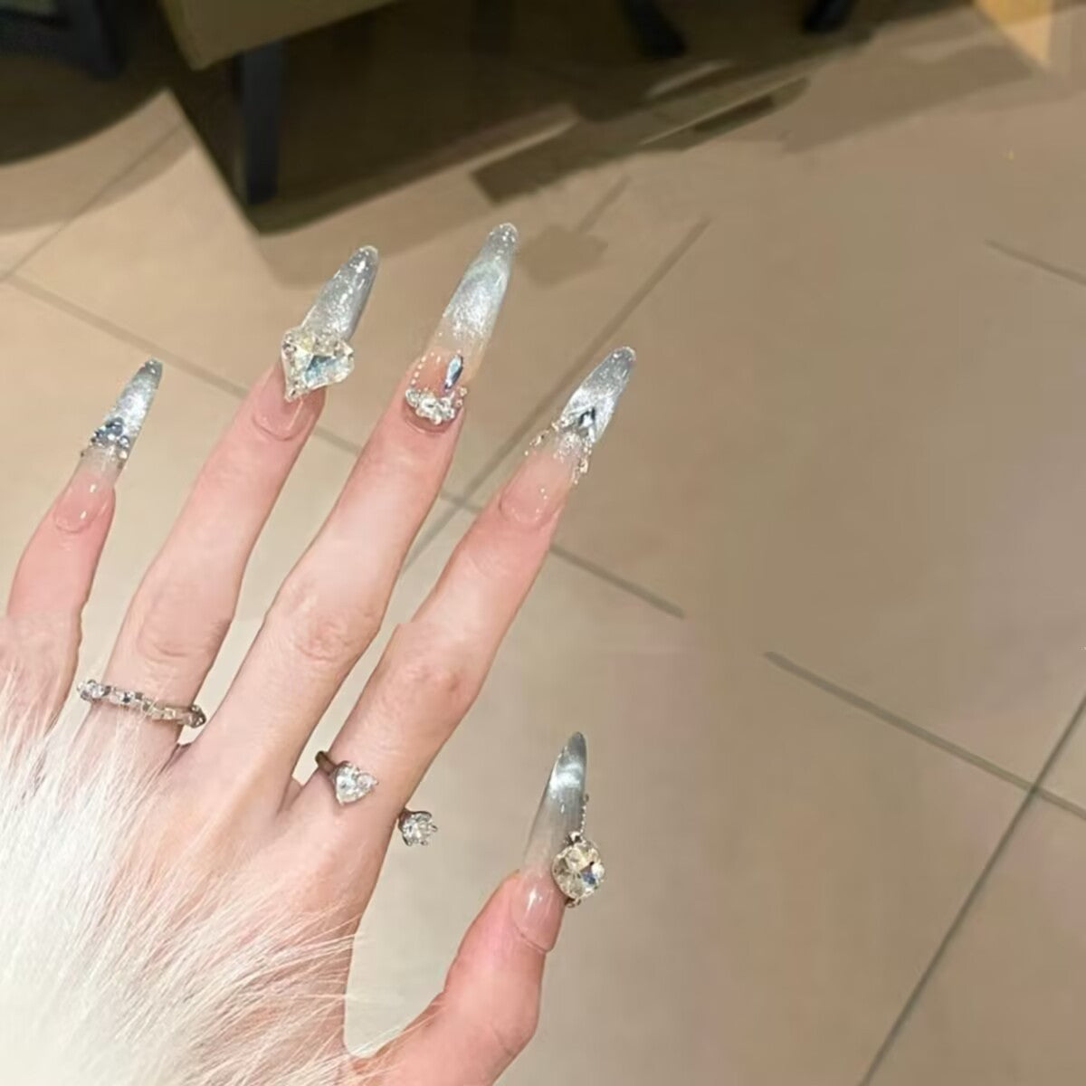 Siopsrl | Decorative Press-On Nails with Gem Accents Siopsrl