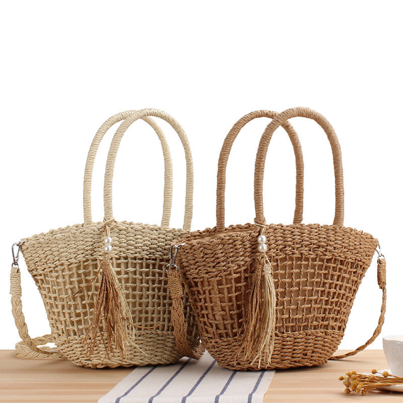 Siopsrl | Handbag made of braided natural material with elegant tassel decoration Siopsrl