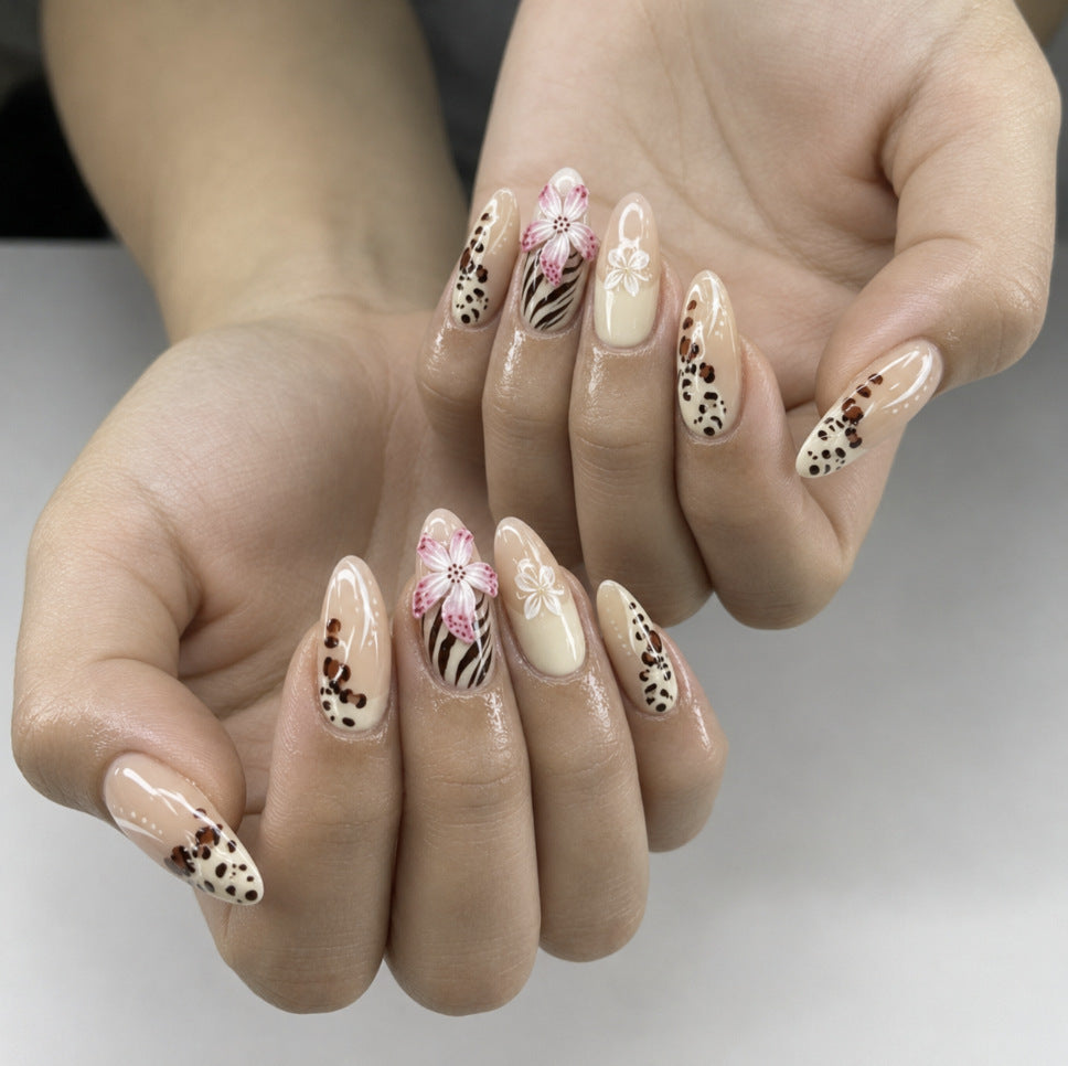 Siopsrl | Artificial nails with floral design and elegant lace look Siopsrl