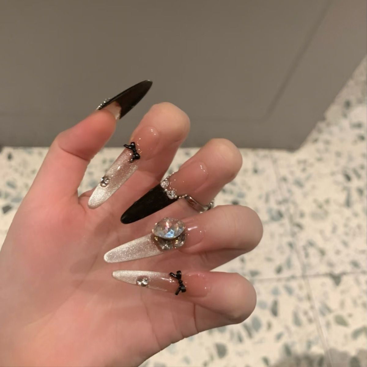 Siopsrl | Decorative Press-On Nails with Gem Accents Siopsrl