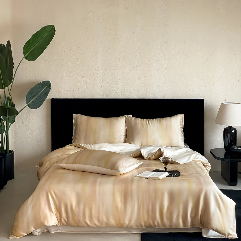 Elegant satin bedding set with silky shiny surface and breathable filling Bowlift