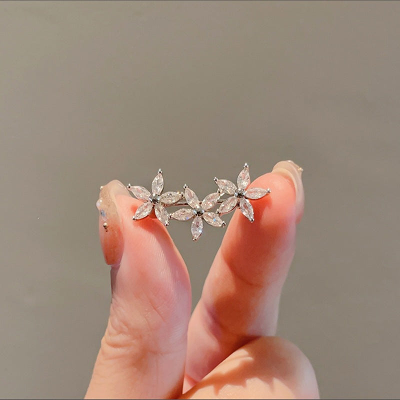 Siopsrl | Flower brooch made of radiant gemstones Siopsrl