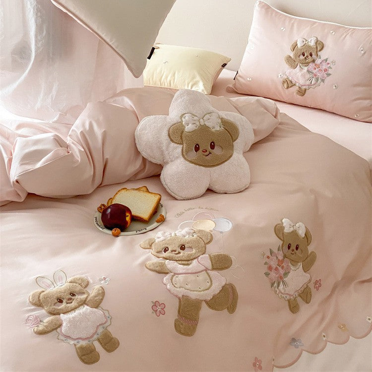 Children's bedding set with embroidered teddy bear appliqués and silky-soft cotton satin Bowlift