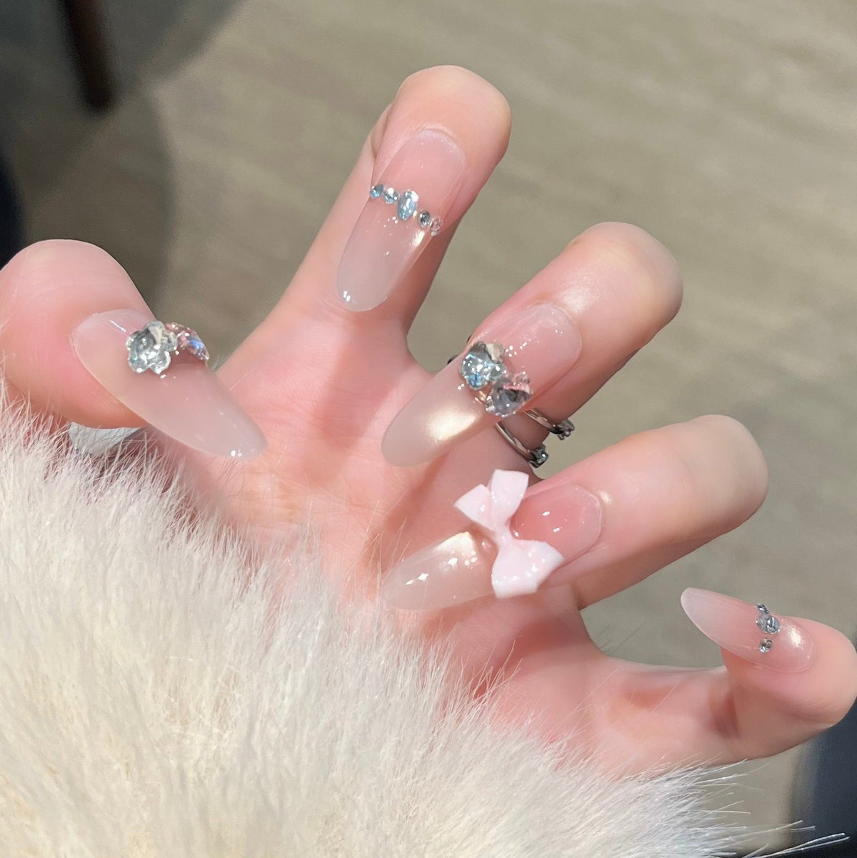 Siopsrl | Decorative Press-On Nails with Gem Accents Siopsrl