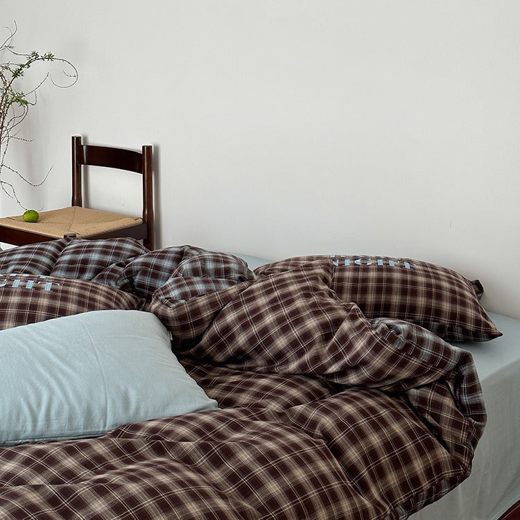 Checked flannel bedding set with extra soft finish and pillowcases